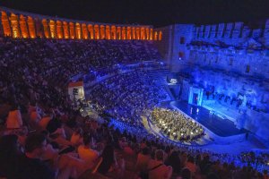 32-aspendos-festivali-tosca-2.jpg