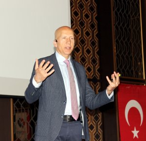 ali-hakan-kara.jpg