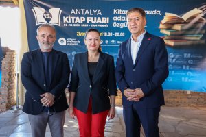 antalya-kitap-fuarinda-hafta-sonu-yogunlugu-yasandi-19.JPG