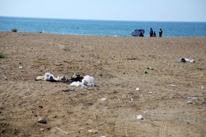 antalya-kumkoy-sahilinde-yine-cop-man-909289-270187.jpg