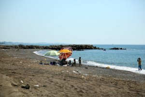 antalya-kumkoy-sahilinde-yine-cop-man-909292-270187.jpg