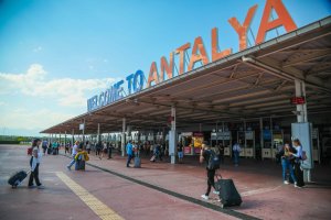 antalyada-turist-sayisi-128-milyonu-as-916734-272410.jpg