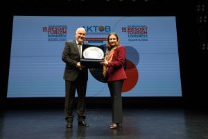 baskan-vekili-ozdemir-resort-turizm-kongresine-katildi-3.JPG