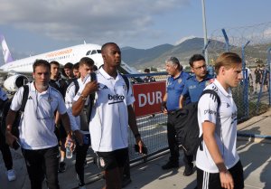 besiktas-antalyaya-geldi-video-eklendi-889608-264268.jpg
