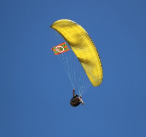 dunya-ucuncusu-sporcu-parasutle-tesisler-926739-275275.jpg