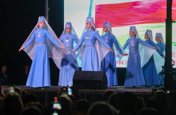halk-danslari-festivali-basladi-957897-284483.jpg