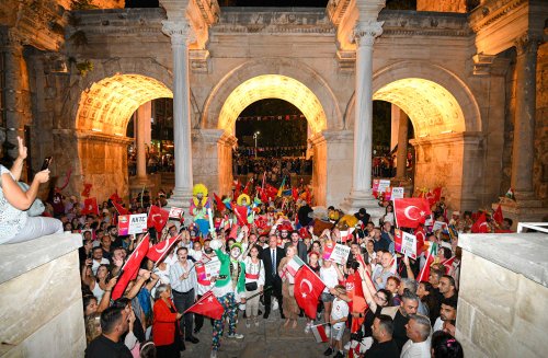 kaleici-old-town-festivali-sona-erdi-1550220-461301.jpg