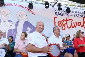 uluslararasi-yaslilikta-saglik-ve-esenlik-festivali-dopdolu-etkinliklerle-devam-etti-15.jpeg