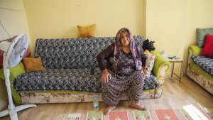 yikilacak-binada-bir-basina-yasayan-kadi-930938-276532.jpg