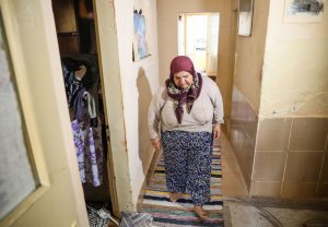yikilacak-binada-bir-basina-yasayan-kadi-930943-276532.jpg